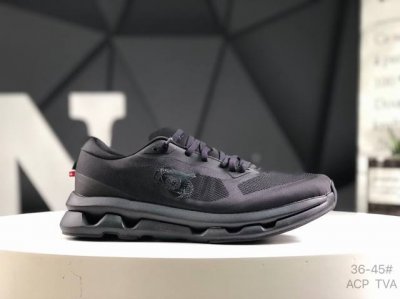 on 昂跑 Cloudzone Kith 轻量运动休闲鞋 杨幂同款 脚感很舒服 鞋底柔软且包裹性好 上脚显腿长 不用系鞋带很方便 不管休闲还是运动都很百搭 尺码