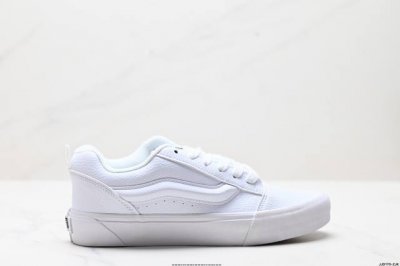 公司级范斯Vans Vault Knu Skool Vlt Lx 休闲复古滑板鞋 与 Og 版本的 Knu Skool 稍有不同的是 Knu Skool 轻薄的