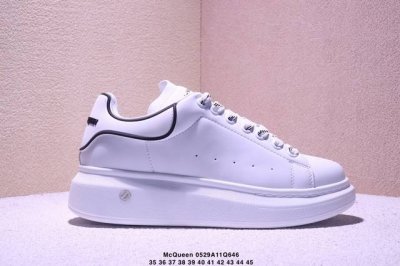 福利特价海外指定版本 独特礼盒包装 Alexander Mcqueen 亚历山大麦昆松糕鞋厚底增高小白鞋 进口丝绸亚光原版正品 水染羊皮内里 牛皮垫脚 回弹度到