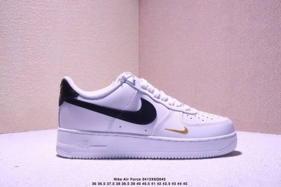耐克Nike Air Force 1 Low 空军一号低帮百搭休闲运动板鞋。柔软、弹性十足的缓震性能和出色的中底设计，横跨复古与现代的外型结合，造就出风靡全球三