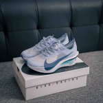 核心私 nike Vaporfly 4 柔软舒适防滑耐磨低帮 马拉松休闲跑步鞋 Vaporfly 系列以速度和效率而闻名 仍然是竞技跑步者的首选 这款新版本秉承
