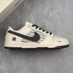 本地 核心私 公司级Undefeated X Nike Dunk Low 英文米灰底 周年高端定制 低帮休闲板鞋 此款以简约大方的造型设计，给人以随性休闲的时尚