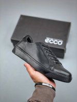 l Ecco爱步2025春秋热卖款式 男士休闲鞋百搭防滑平底鞋 简约时尚户外鞋 摒弃传统鞋面设计 舒适牛皮鞋面 手感细腻顺滑 纹理清晰 柔软脚感随心穿脱 质感清