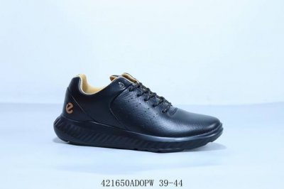 Ecco 爱步 早秋经典爆款 驱动系列 休闲运动跑鞋 休闲鞋 鞋面采用原厂进口头层牛皮 柔性环保pu+Rb一体成型大底 独特制鞋工艺 舒适百搭 货号 8758