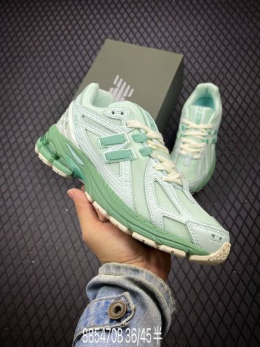 New Balance M 6R 复古单品 近两年来，要说人气最高的球鞋品牌相信 New Balance 一定是其中之一。无论是重磅联名，还是亮眼配色，都有着超