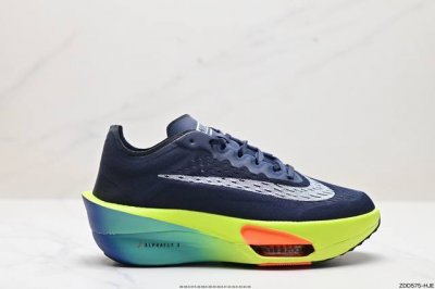 公司级新品发布 Nike Air Zoom Alphafly Next% 整体采用前作的设计语言，并且对后者的细节进行升级，马拉松和长距离路跑的性能极限设计而生