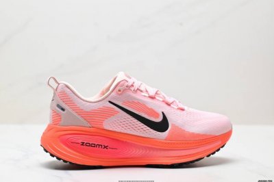 公司级Nike Vomero 18 耐克 舒适减震防滑 低帮跑步鞋 全掌Reactx泡绵中底 前掌和后跟还配备了Air Zoom气垫单元 据说跑起来更快更舒适哦