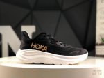 小红书推荐 红卡 Hoka M Clifton 10 全新配色 这个品牌来自于新西兰的毛利语，Hoka表示大地，One One表示飞越，连起来就是飞越地平线，O