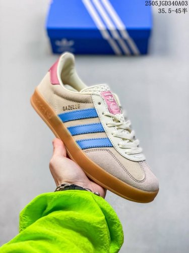 阿迪达斯 Adidas Handball Spezial 低帮三叶草学院风复古休闲板鞋 德训鞋 橡胶底柔软皮革经典运动鞋板鞋。圆头、缝合拼接设计、正面绑带、鞋舌