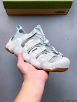 Keen Hyperport H2 水路两用溯溪涉水休闲户外徒步凉鞋 这是一种很轻的厚！全新注入式泡沫中底看着厚，上脚轻！ 很安心的厚！橡胶外底稳固抓地且只用在
