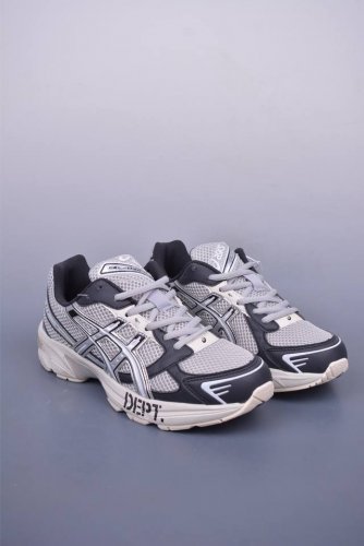 Asics Gel- 公司级版本 亚瑟士运动休闲透气专业跑鞋 整体造型复古且时尚尤其后跟一撇 蓝银配色配上很独特彰显品牌设计穿着感受 多种材料组合保护性与透气性