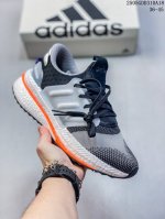 adidas X_plrboost 款 爆米花跑鞋 全新跑鞋 爆米花针织鞋面休闲运动慢跑鞋 依旧采用了针织鞋面的设计 但是鞋面的设计语言却并不单调 半透明的鞋面