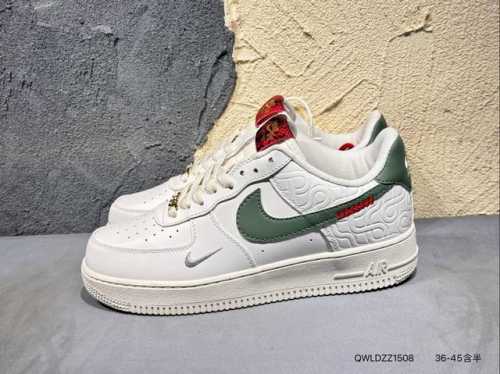 160 耐克 Nike Air Force 1 '07空军一号 百搭休闲运动板鞋。柔软、弹性十足的缓震性能和出色的中底设计，横跨复古与现代的外型结合，造就出风靡