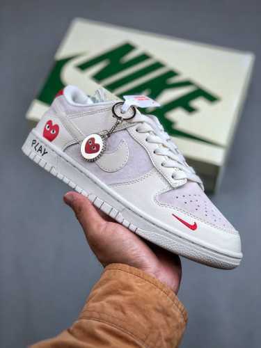 Nike SB Dunk Low 川久保玲联名-猪八米白勾 周年高端定制 低帮休闲板鞋 #定制鞋盒 大厂纯原品质出货 超高清洁度 皮料切割干净无任何毛边 细节完