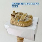 P140 配色合集 Oetzi 冰人奥兹 丑萌儿童帆布板鞋 Size:26-37码 一踏入这款板鞋的世界，你就会感受到一股复古与现代交织的气息。它的设计灵感源自