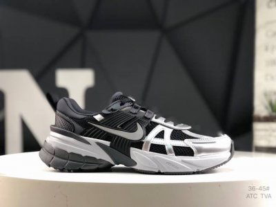 公司级带半码 耐克 Nike V2K Run新款百搭休闲跑步鞋 复古风潮 网面透气 紧致的鞋面材质提供良好的包裹性 鞋侧 Swoosh以及鞋头部分搭配增添不少亮