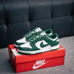 核心私 Nike Dunk 全套原楦原模倾力打造完美版型 独家原厂航空铝磨具打磨大底 鞋头坡度极致还原 无解鞋型 原盒原配 圈内天花板工艺 原厂冲刀 超高清洁度