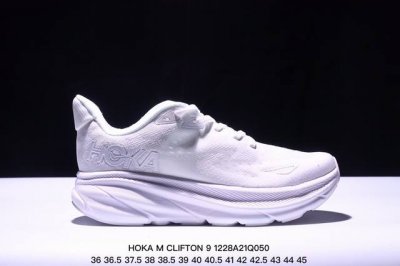 Hoka M Clifton 9 全新配色 这个品牌来自于新西兰的毛利语，Hoka表示大地，One One表示飞越，连起来就是飞越地平线，One One不是读作