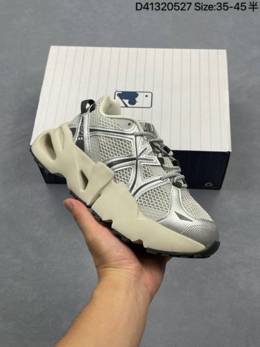 公司级Mlb New York Yankees Curve Runner 舒适百搭 防滑耐磨 低帮 流浪鞋跑步鞋 货号:3Arnspl5N 尺码:35 36 3