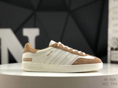 海外爆款限量发 高端定制 阿迪达斯 Ad Gazelle Indoor Trainers Supreme联名---奶白棕 原厂定制长毛翻毛皮组合环保纤维革鞋面材