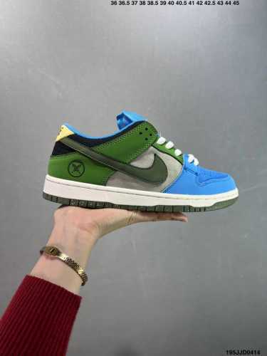 耐克Nike Sb Dunk Low 扣篮系列 复古低帮休闲运动滑板板鞋。采用脚感柔软舒适Zoomair气垫，有效吸收滑板等极限运动在落地时带来的冲击力，为街头
