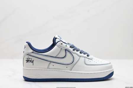 真标耐克nike Air Force 7 空军一号低帮百搭休闲运动板鞋。柔软、弹性十足的缓震性能和出色的中底设计，横跨复古与现代的外型结合，造就出风靡全球三十多 - 点击图像关闭