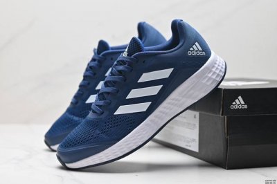真标adidas Duramo Sl轻盈跑鞋 Adidas跑鞋设计总是呈现出一种经典低调的感觉，但ultra Boost与alphabounce这两个系列的出现