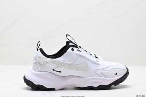 220 公司级M Nike Tc 7900 新款老爹鞋 注入非凡时尚气息 塑就高雅外观 耐穿合成材质搭配柔软丝绒 该鞋款保留了挚爱的加垫鞋口 柔软泡绵缓震配置