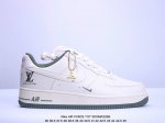 公司级耐克nike Air Force 7 空军一号低帮百搭休闲运动板鞋。柔软、弹性十足的缓震性能和出色的中底设计，横跨复古与现代的外型结合，造就出风靡全球三十