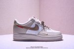 180 公司级耐克Nike Air Force 1“07空军一号低帮百搭休闲运动板鞋。柔软、弹性十足的缓震性能和出色的中底设计，横跨复古与现代的外型结合，造就出
