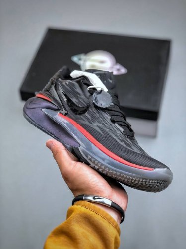 NIKE AIR ZOOM G.T. CUT 2 实战篮球鞋 FV4144 001 鞋身整体以多色拼接为主 全掌REACT+ZOOM STROBEL+后跟ZOO