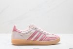 公司级Adidas Originals Gazelle Indoor 三叶草休闲防滑耐磨低帮板鞋 鞋头出色设计 塑就出众贴合感 稳固的后跟贴合足部曲线设计 软弹