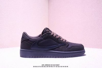 乔丹一代 Air Jordan 1 乔1 低帮Aj1倒勾系列 运动鞋复古休闲篮球鞋 提高了与足部的贴合度，给人不一样的穿着体验。鞋底的平稳支撑，让你在运动中随意