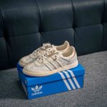 核心私 Adidas Samba Og 桑巴舞街头系列德训运动板鞋 采用固色翻毛皮组合牛剖革鞋面材质 外置正确3层组合围条加厚烟胶橡胶大底 货号：Jq2616