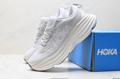 公司级小红书推荐Hoka W Bondi 8全新配色 这个品牌来自于新西兰的毛利语，Hoka表示大地，One One表示飞越，连起来就是飞越地平线，One On