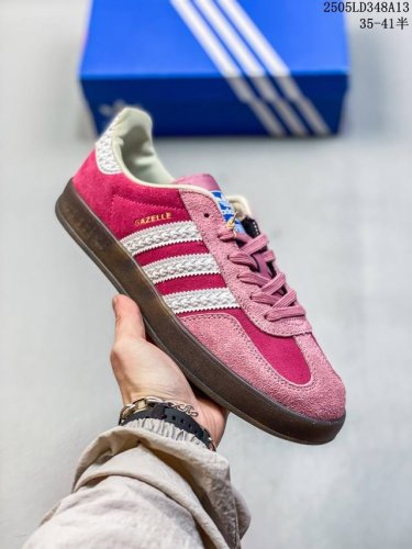 特价福利 草莓熊35-41 其他颜色有35 Ad Gazelle Indoor Trainers 羚羊内训系列低帮复古百搭休闲运动德训风板鞋 90年代经典的复刻