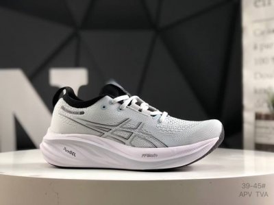 asics 亚瑟士 Gel-Nimbus 26稳定跑鞋鞋面采用双层提花网面设计，提高包裹性和透气性，后跟搭载稳定系统科技T-Gel提升整体支撑力和结构感，减少对
