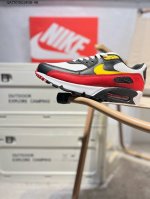 160 耐克Nike Air Max 90 经典复古小气垫缓震跑鞋 鞋面由皮和革织物打造，犀利的条线打造出酷劲十的足视觉效果 网布鞋增面强透气性，穿着为极舒适