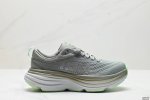 真标小红书推荐hoka W Bondi 8全新配色 这个品牌来自于新西兰的毛利语，Hoka表示大地，One One表示飞越，连起来就是飞越地平线，One One