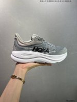 公司级小红书推荐Hoka W Bondi 9全新配色 这个品牌来自于新西兰的毛利语 Hoka表示大地 One One表示飞越 连起来就是飞越地平线 One On
