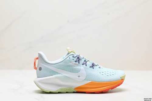 公司级nike Reactx Pegasus Trail 5 Next Nature 越野跑步鞋 登月兼顾迅疾外观和稳固脚感 后跟覆面和中足动态支撑巧妙融合 缔