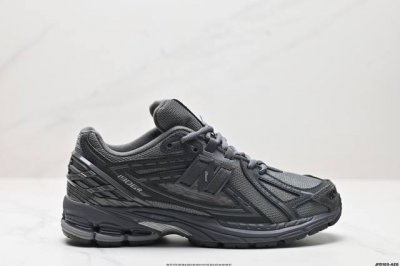公司级New Balance M1906系列复古单品宝藏老爹鞋款 公司级版本复古元素叠加 质感超级棒 楦版型材料细节做工精细 作为Nb最经典的档案鞋型之一 与2