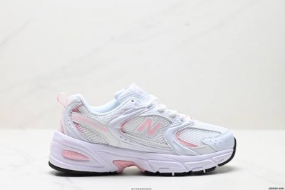 公司级新百伦 Nb530 New Balance 530 复跑古鞋Nb530这鞋双确实是Nb家经复典古款式之一，以全科新技诠释，成打功造530鞋款。鞋面保在持5