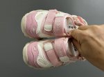 a家新款海螺魔术贴儿童凉鞋 Size：26-37码 经典包头款式设计 优质网面拼接，透气又舒适 不爱穿凉鞋的宝宝这款绝对设计神器 耐磨防滑大底，脚感不言而喻