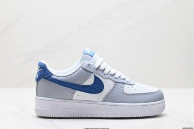 公司级耐克Nike Air Force 1“07空军一号低帮百搭休闲运动板鞋。柔软、弹性十足的缓震性能和出色的中底设计，横跨复古与现代的外型结合，造就出风靡全球