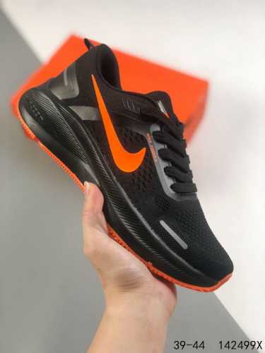 耐克nike Air Zoom Pegasus透气 登月兼顾迅疾外观和稳固脚感，后跟覆面和中足动态支撑巧妙融合，缔造稳定顺畅的迈步体验 Id：142499X