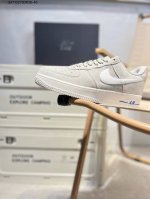160 耐克 Nike Air Force 1 '07空军一号 百搭休闲运动板鞋。柔软、弹性十足的缓震性能和出色的中底设计，横跨复古与现代的外型结合，造就出风靡