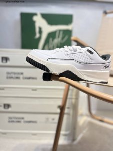 耐Nike Air Jordan 4 Retro Og 中帮 迈克尔 乔丹Aj4代乔4 复古休闲运动文化篮球鞋。秉承轻量化的速度型篮球鞋设计思想完成设计，降低重