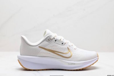公司级Nike Quest 6极速6代网面透气 时尚休闲跑步鞋 简约高科技设计采用多层材料，为双足带来凉爽感受和稳固体验时尚鞋面搭配中足包覆设计，提供稳固贴合感
