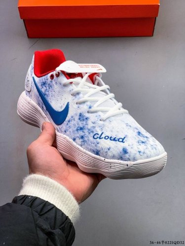Nike Hyperdunk 2017 Flyknit 低帮篮球鞋 编织面料搭载飞线组成的鞋面提供透气性及耐用性 科技泡棉中底缔造舒适落地缓震体验 0221Qd